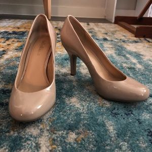 Round-toe Pumps